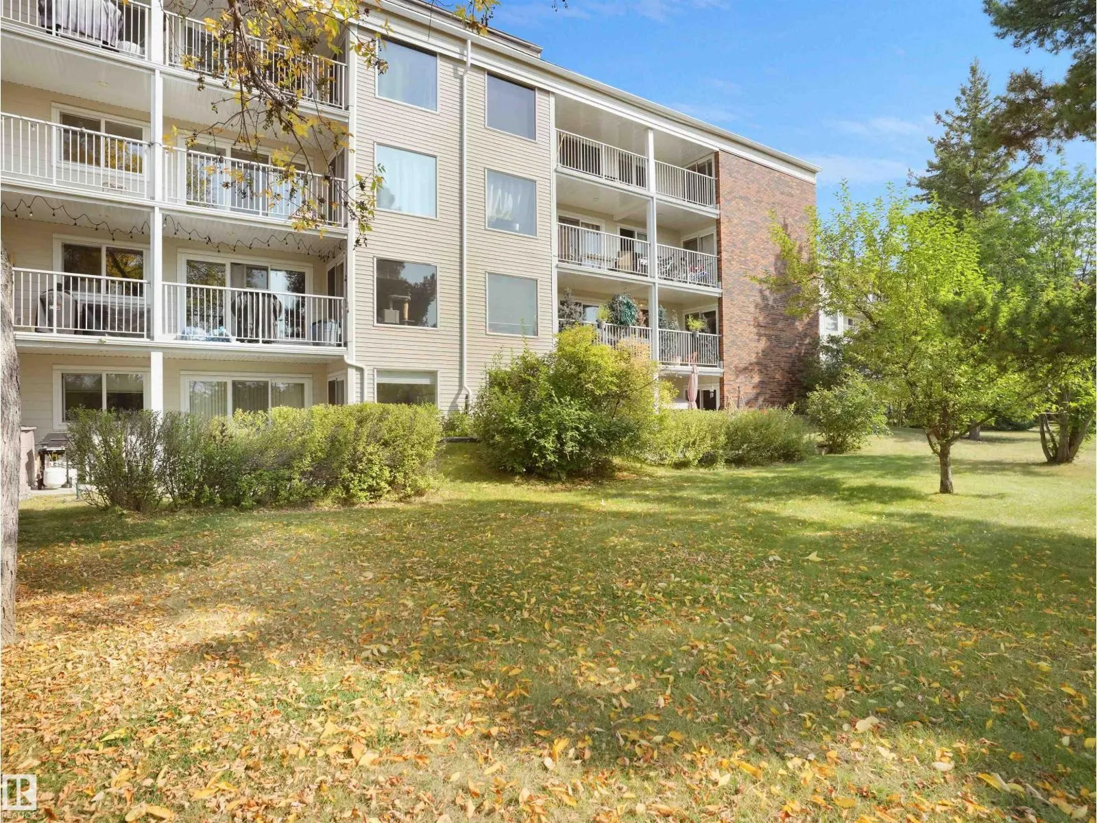 #102 4404 122 ST NW