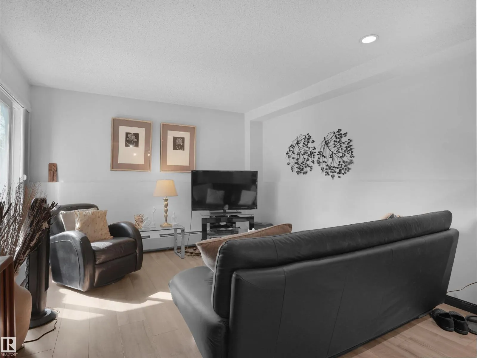 #102 4404 122 ST NW