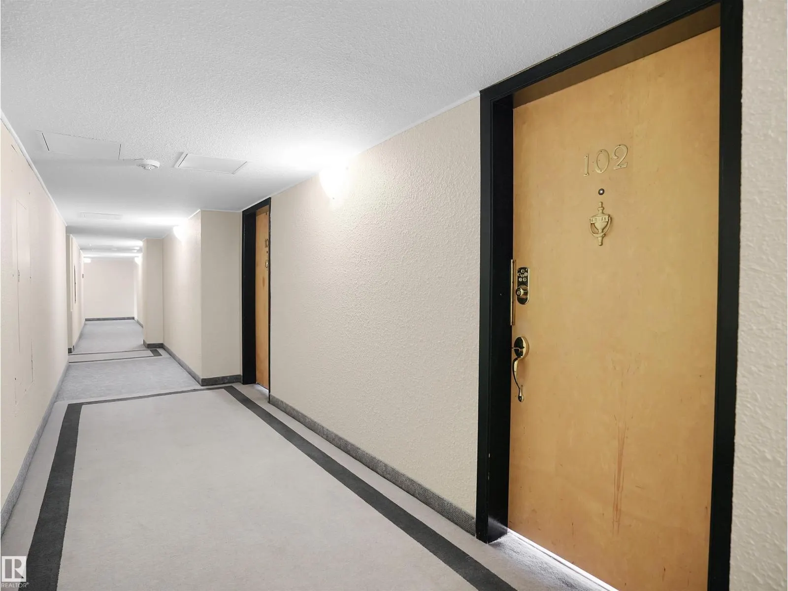 #102 4404 122 ST NW