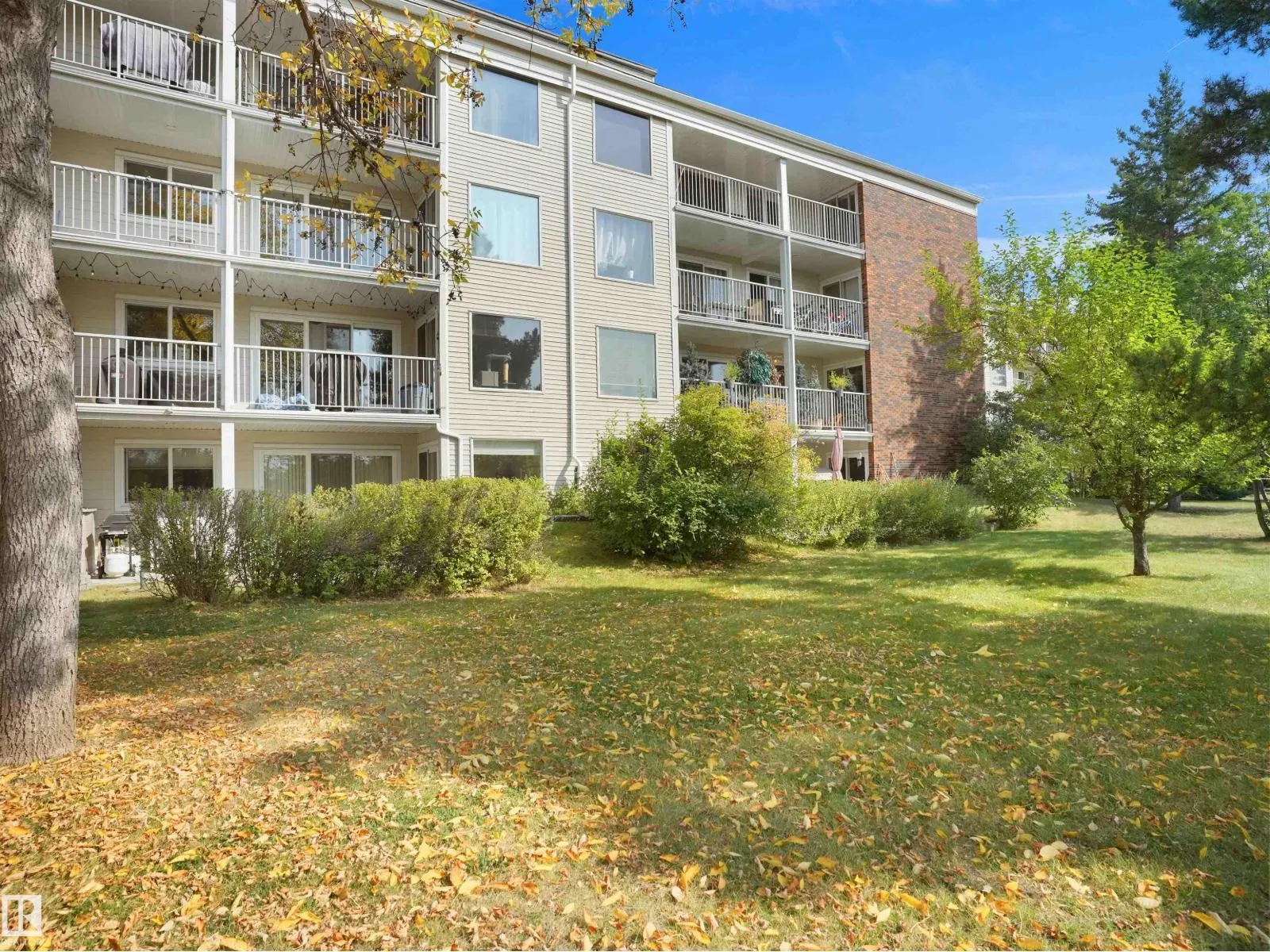 #102 4404 122 ST NW