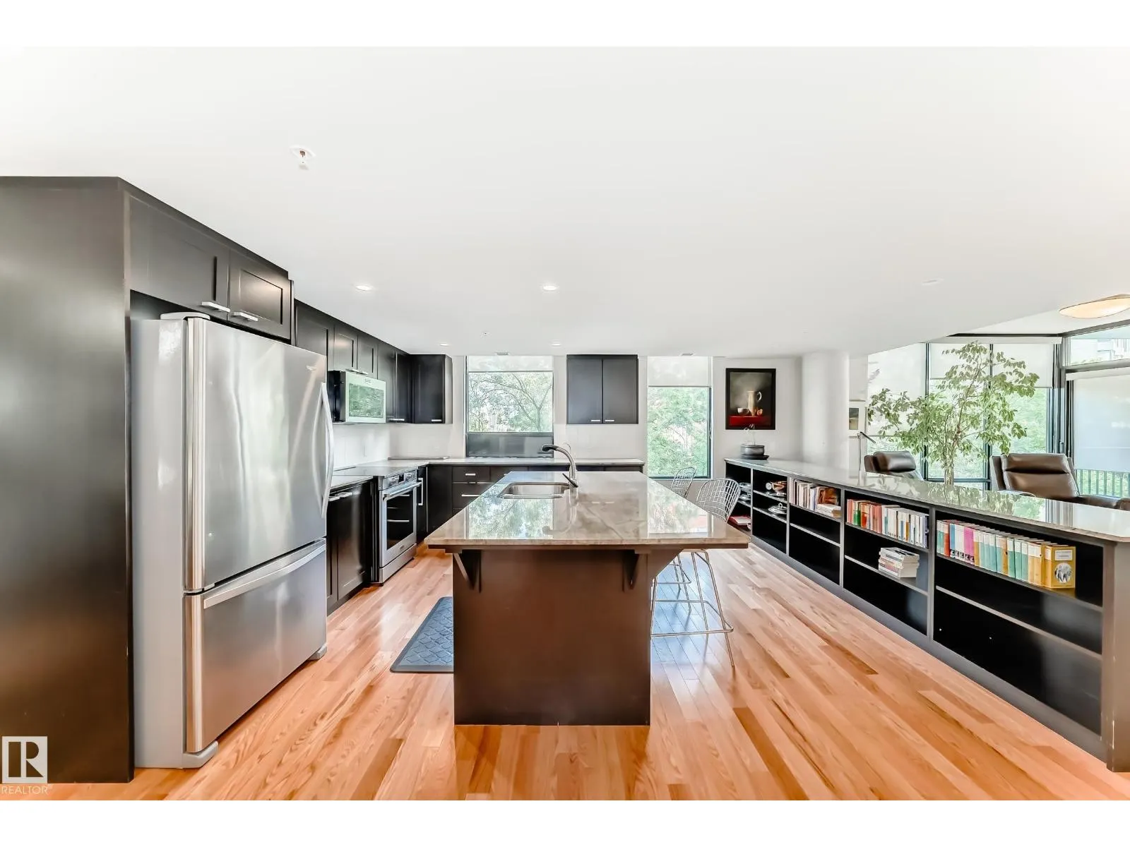 #404 10028 119 ST NW