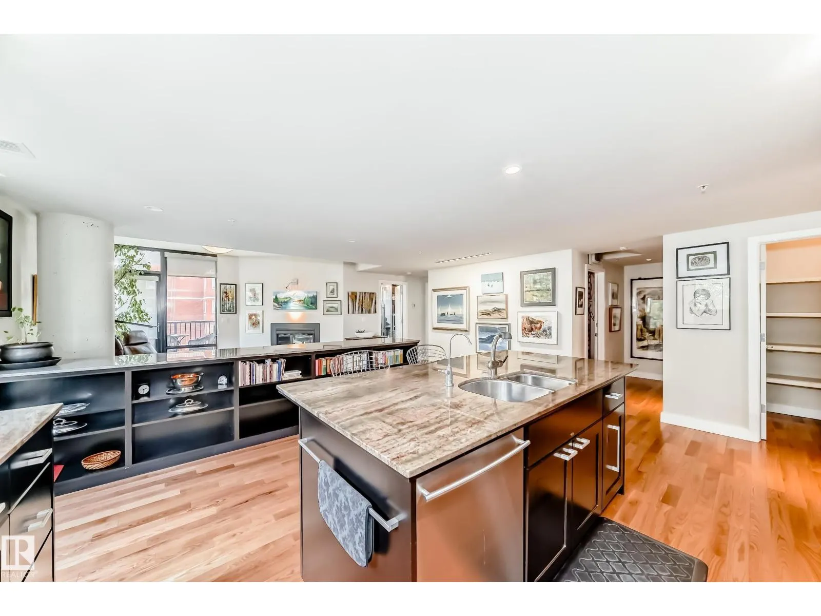 #404 10028 119 ST NW
