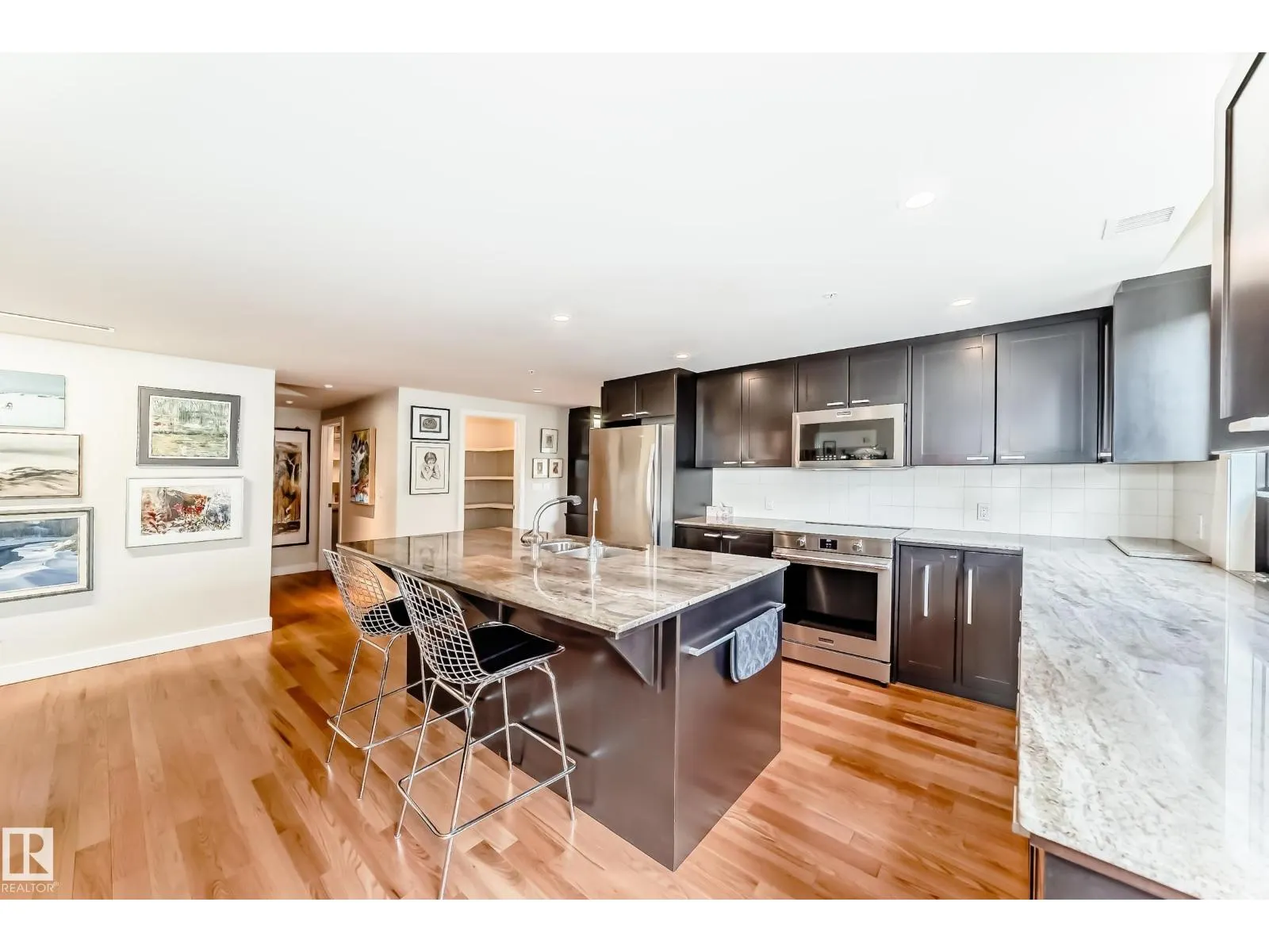#404 10028 119 ST NW