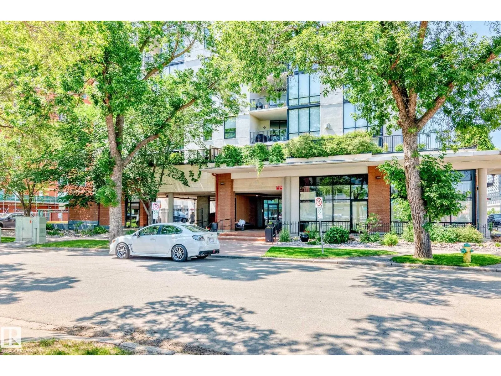 #404 10028 119 ST NW