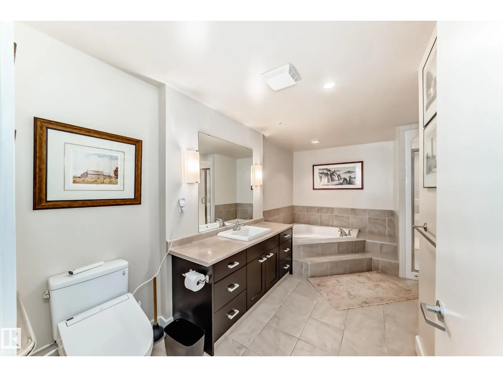 #404 10028 119 ST NW