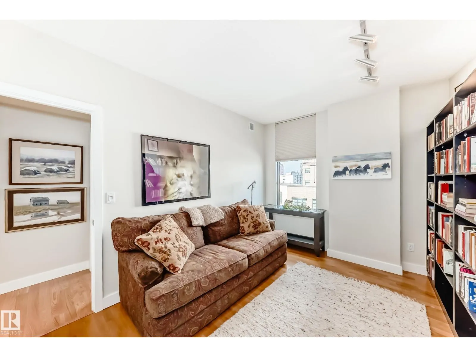 #404 10028 119 ST NW
