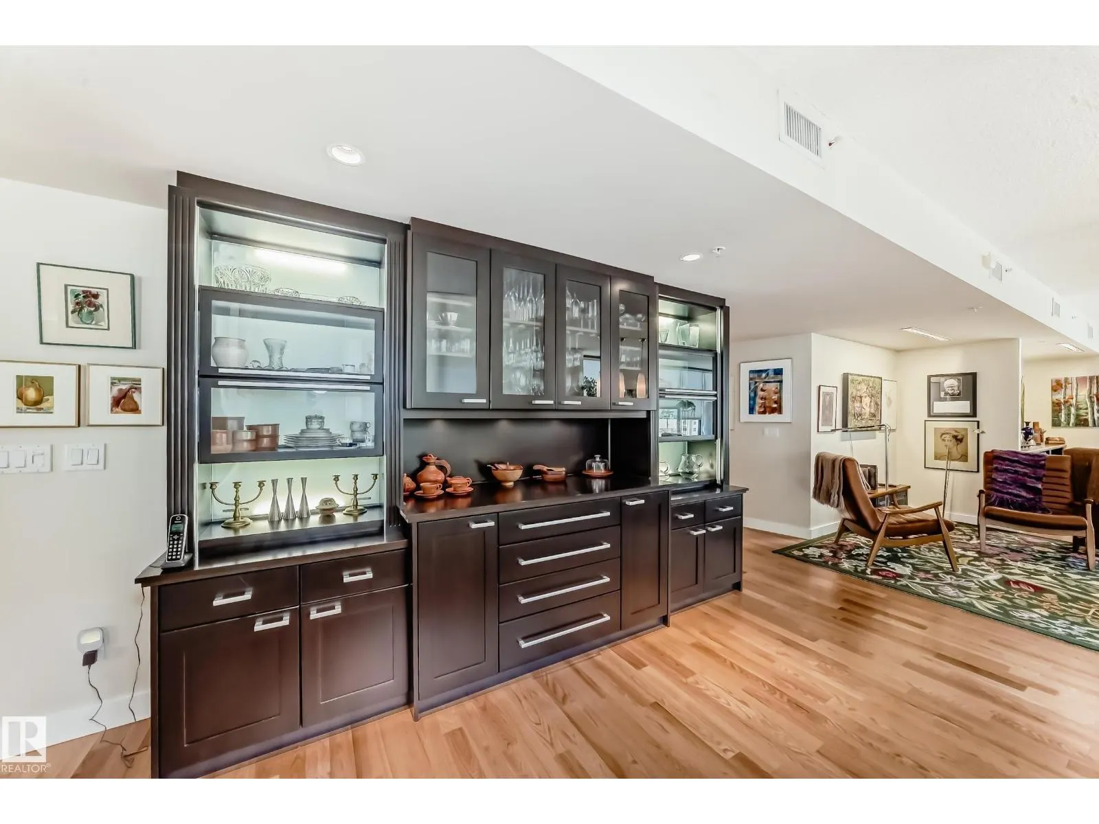 #404 10028 119 ST NW