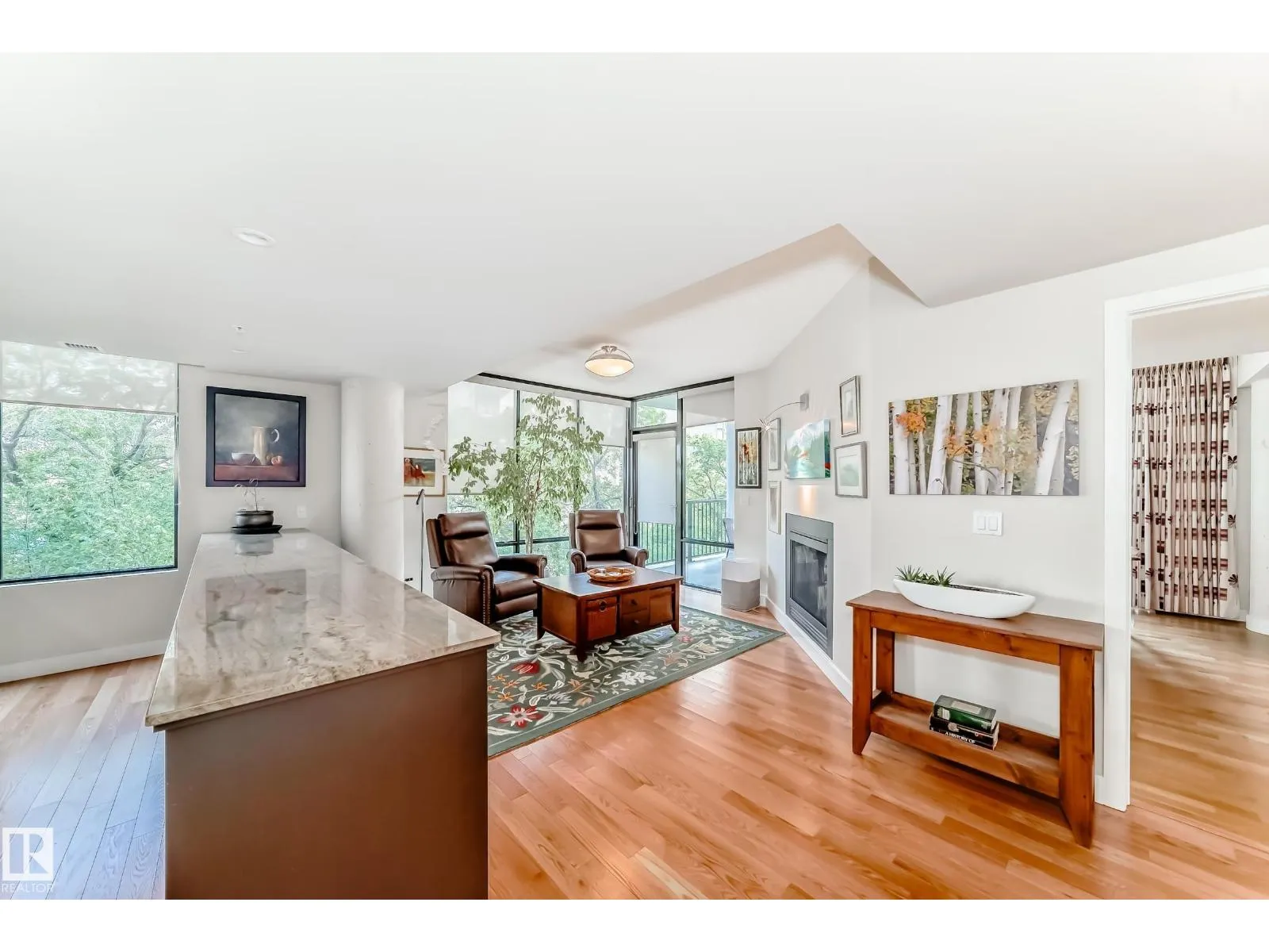 #404 10028 119 ST NW
