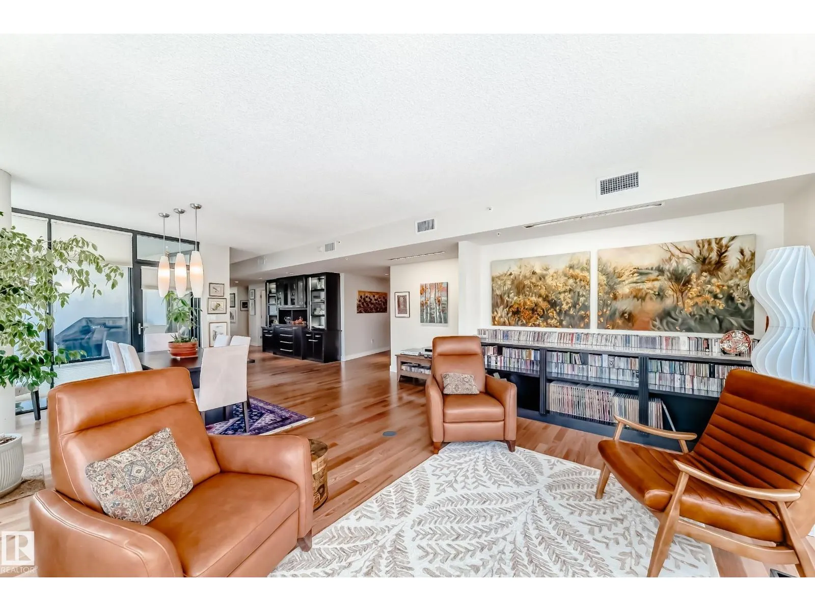 #404 10028 119 ST NW