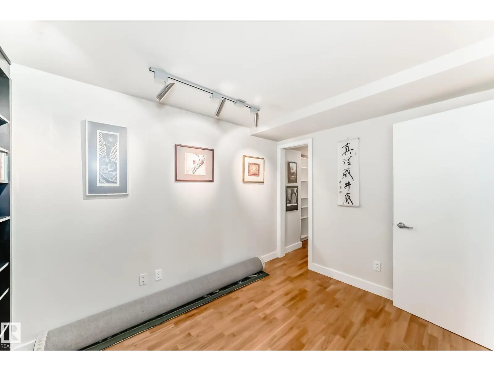 #404 10028 119 ST NW