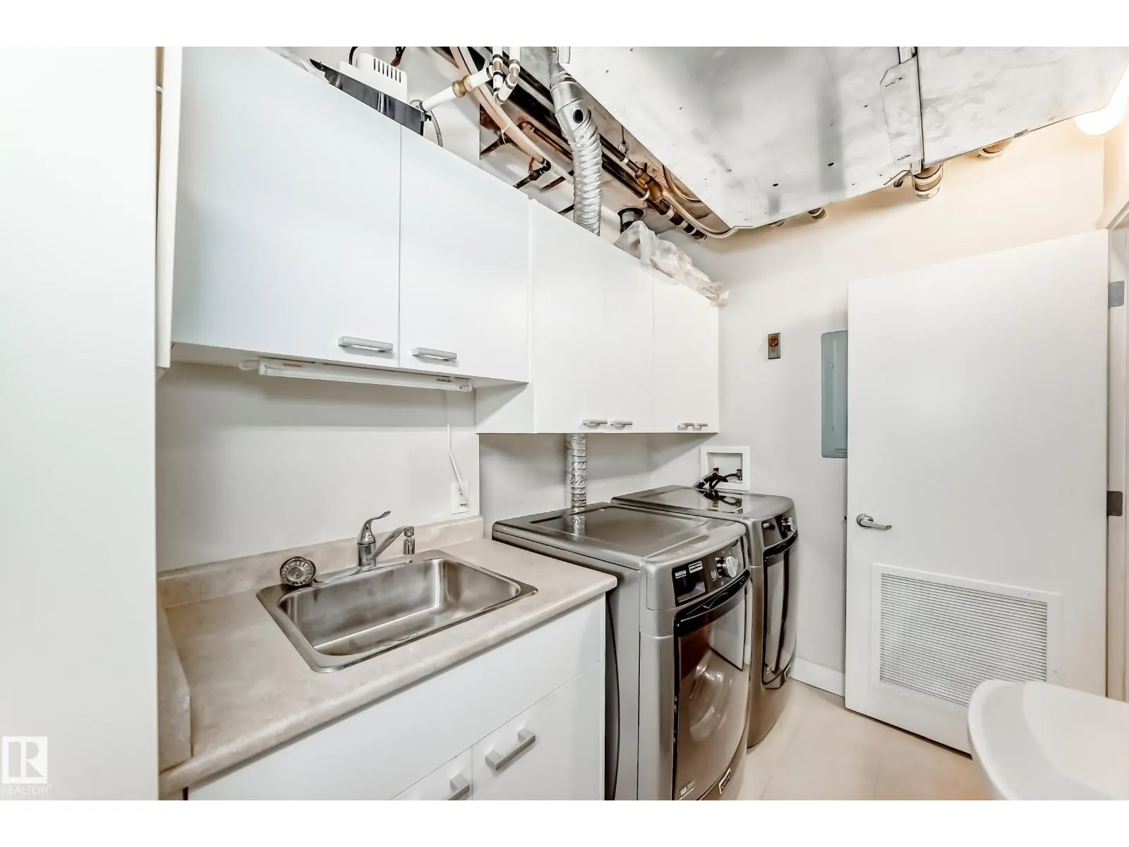 #404 10028 119 ST NW