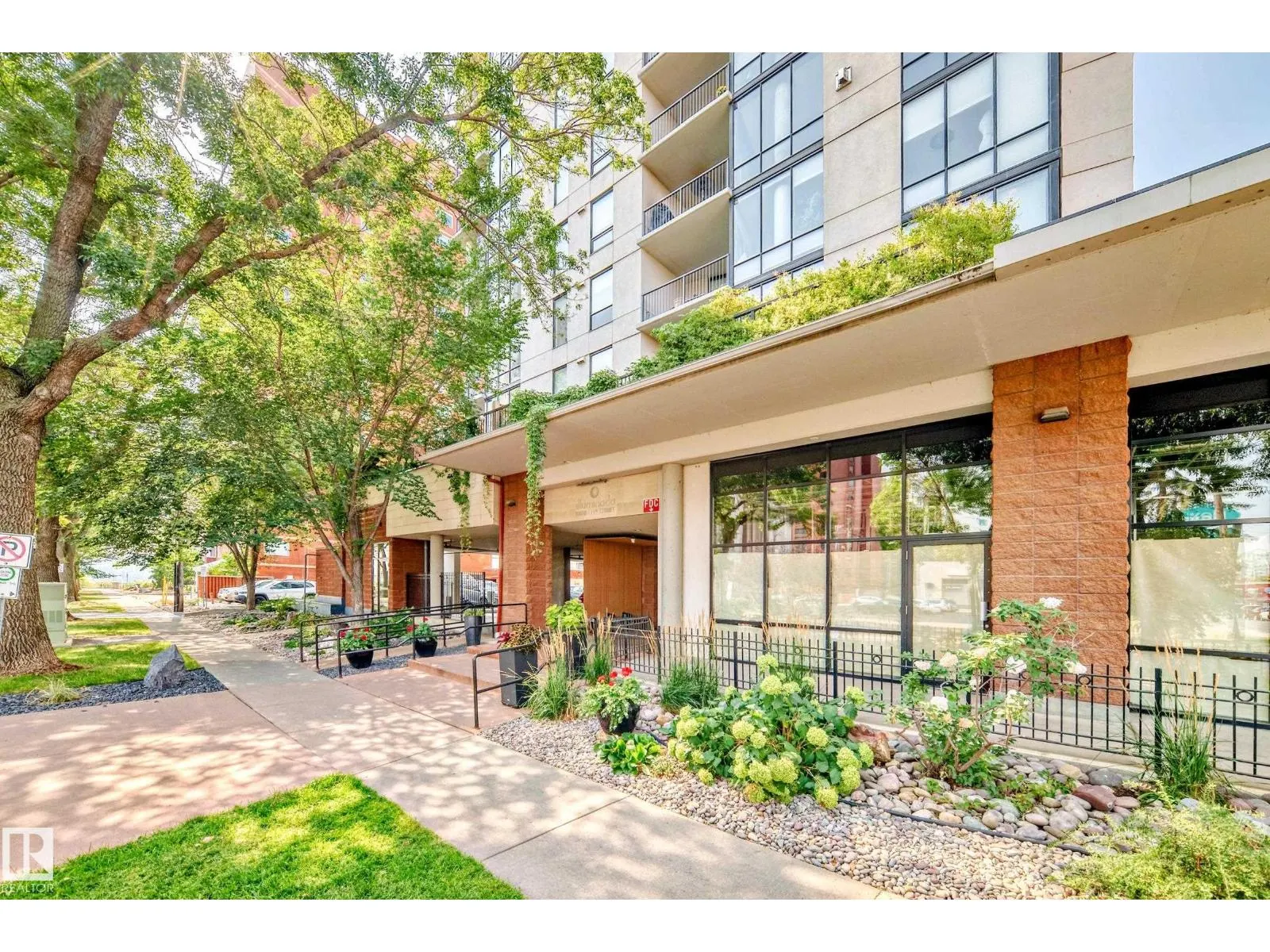 #404 10028 119 ST NW
