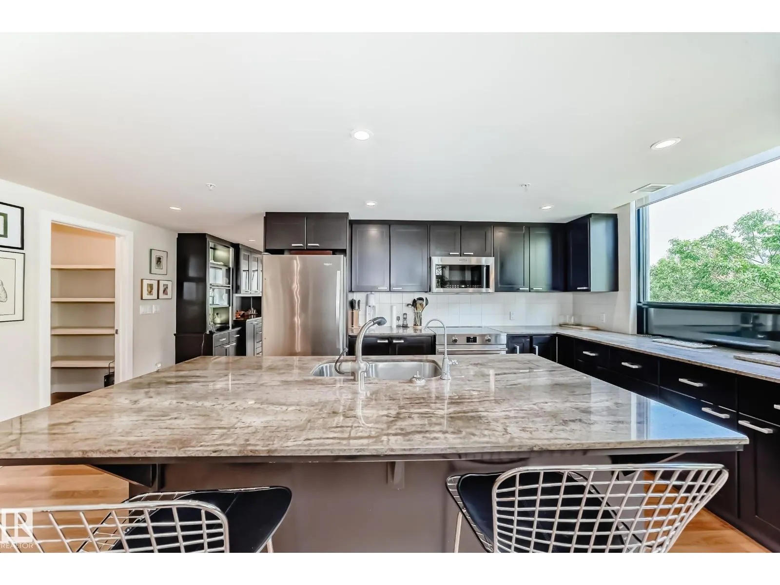 #404 10028 119 ST NW