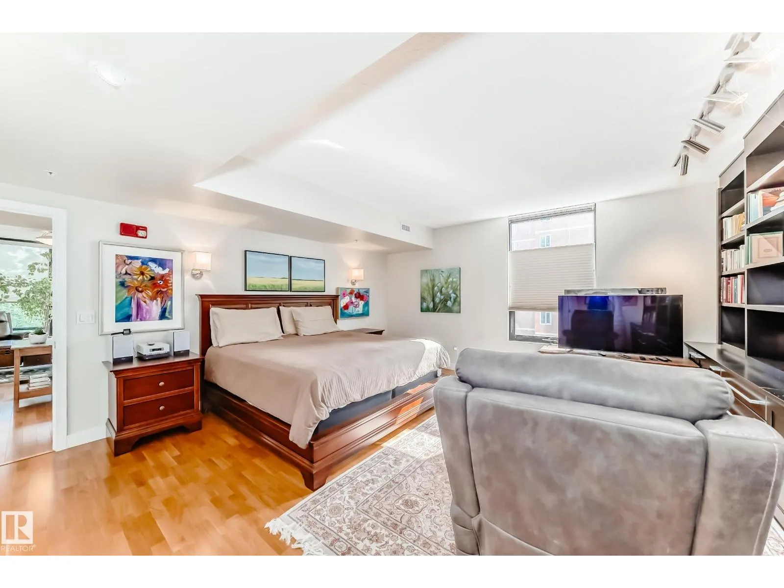#404 10028 119 ST NW