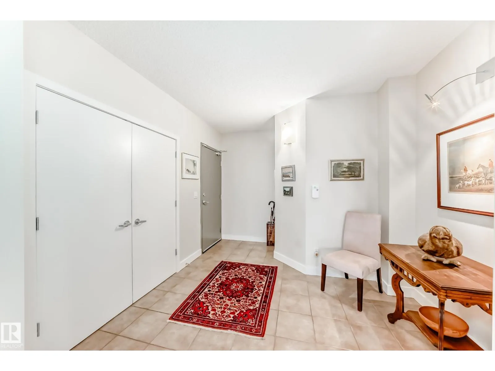 #404 10028 119 ST NW