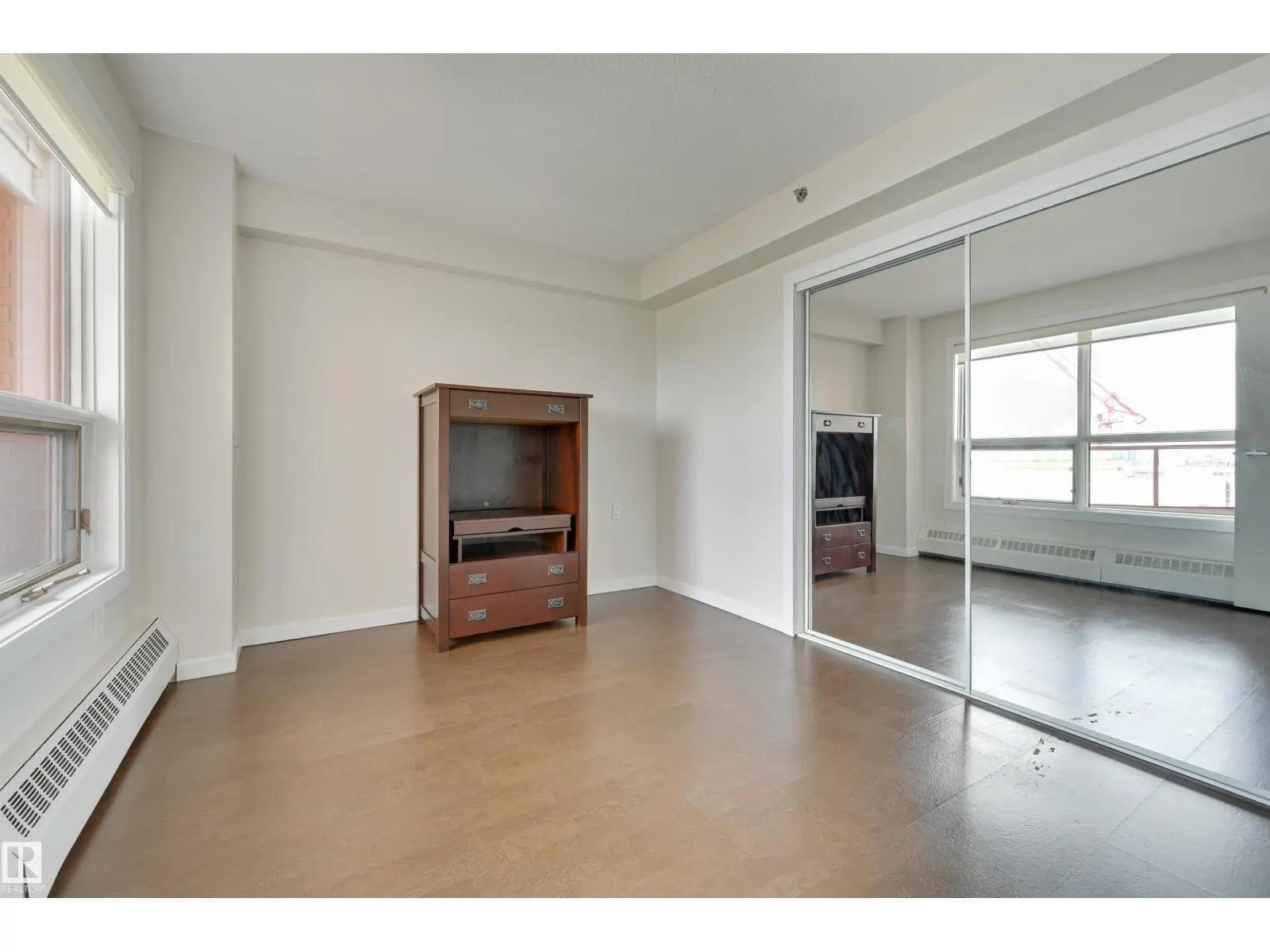 #1003 12319 JASPER AV NW