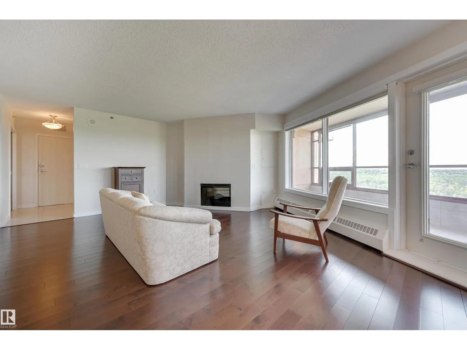 #1003 12319 JASPER AV NW