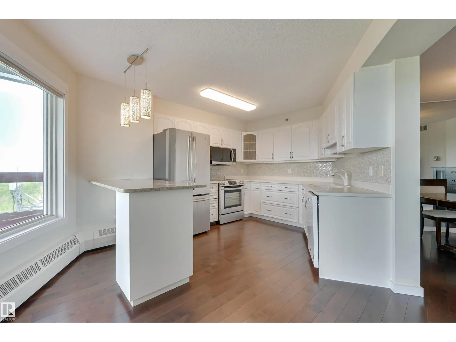 #1003 12319 JASPER AV NW