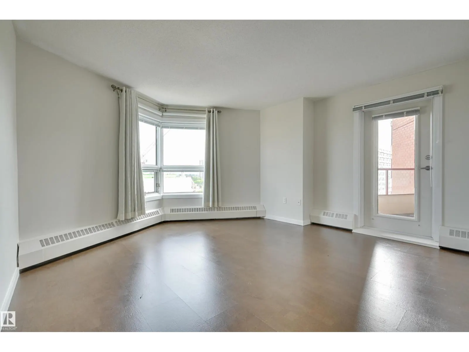 #1003 12319 JASPER AV NW