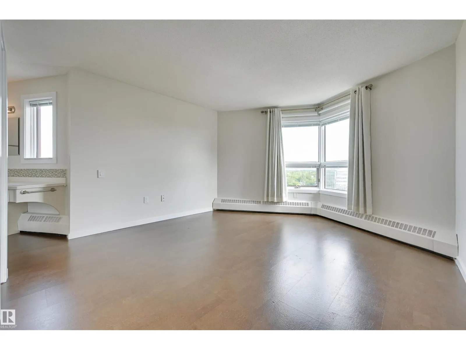 #1003 12319 JASPER AV NW