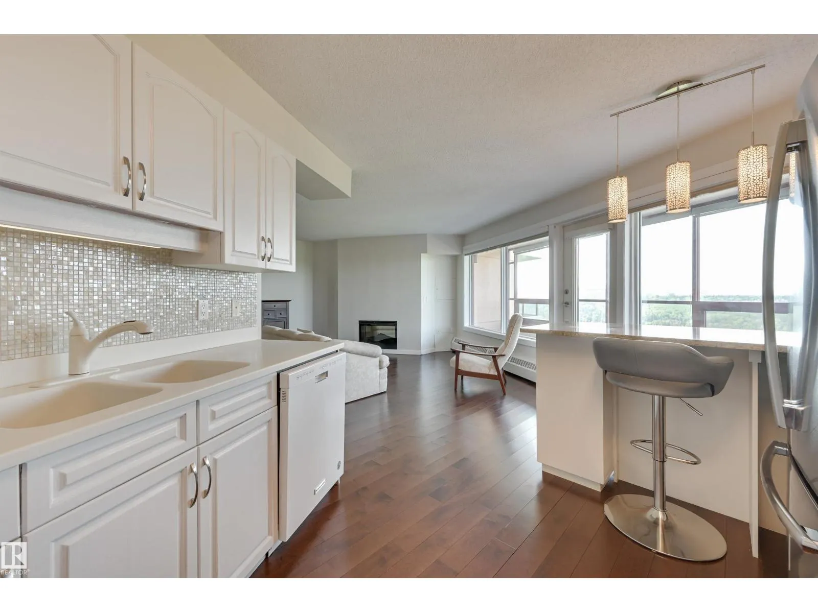 #1003 12319 JASPER AV NW