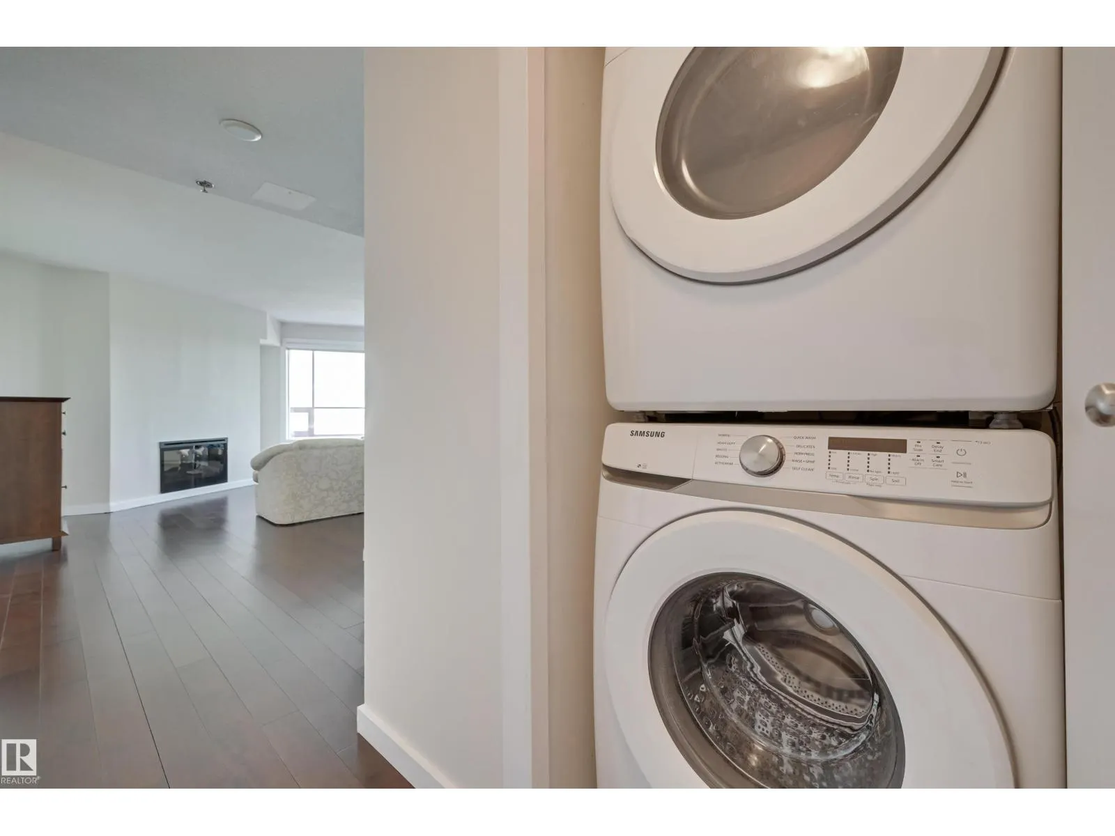 #1003 12319 JASPER AV NW