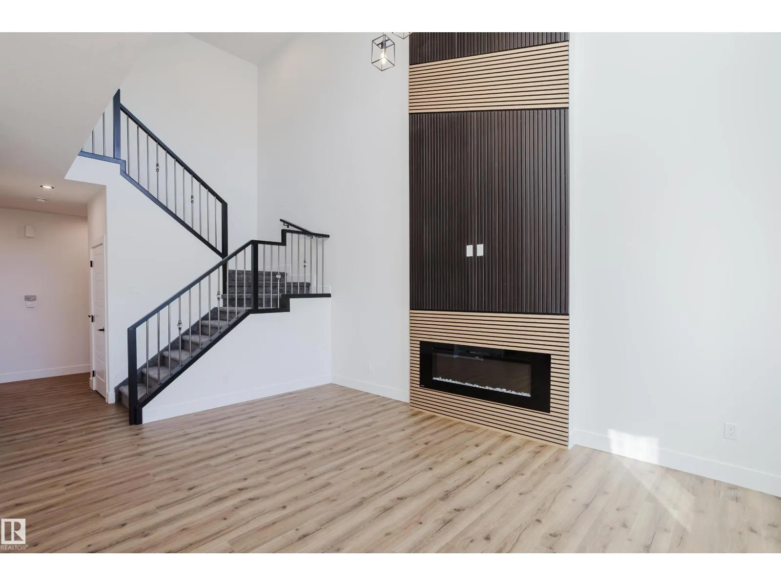 282 Munn WY
