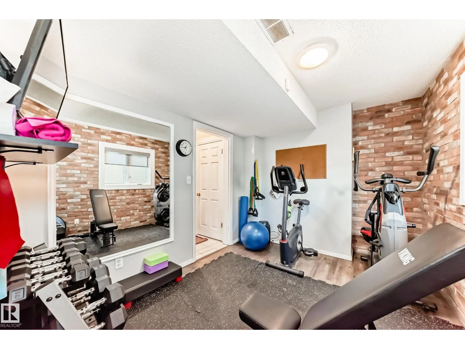 11342 102 AV NW
