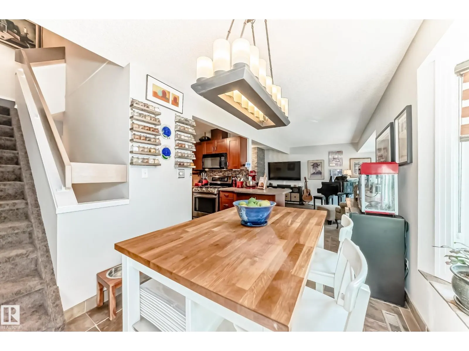 11342 102 AV NW