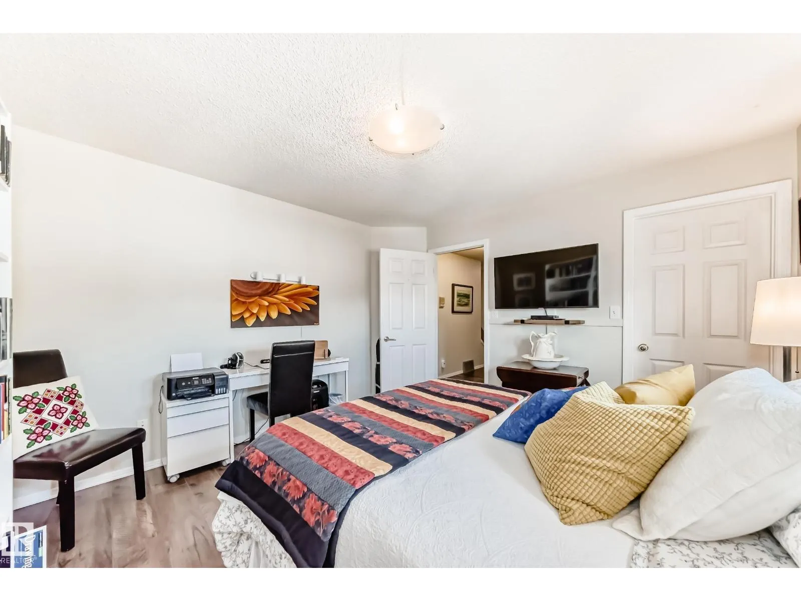 11342 102 AV NW