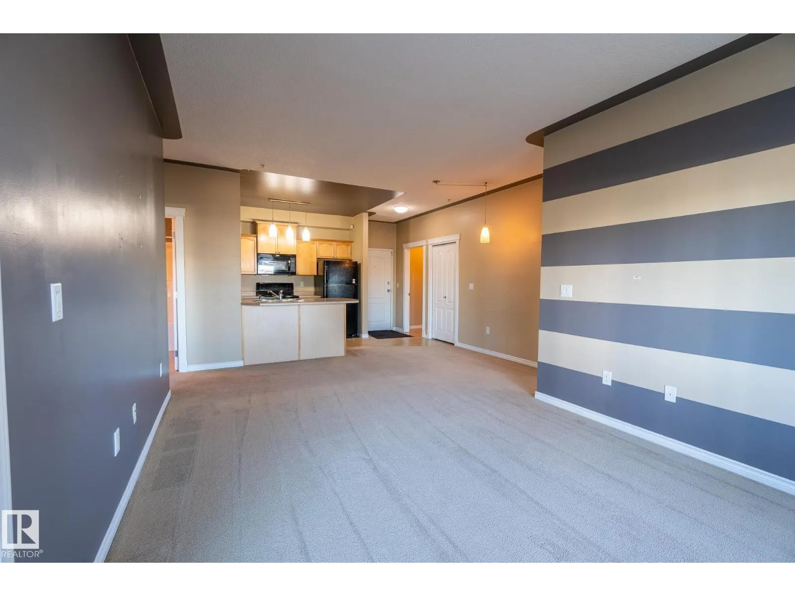 #118 16807 100 AV NW
