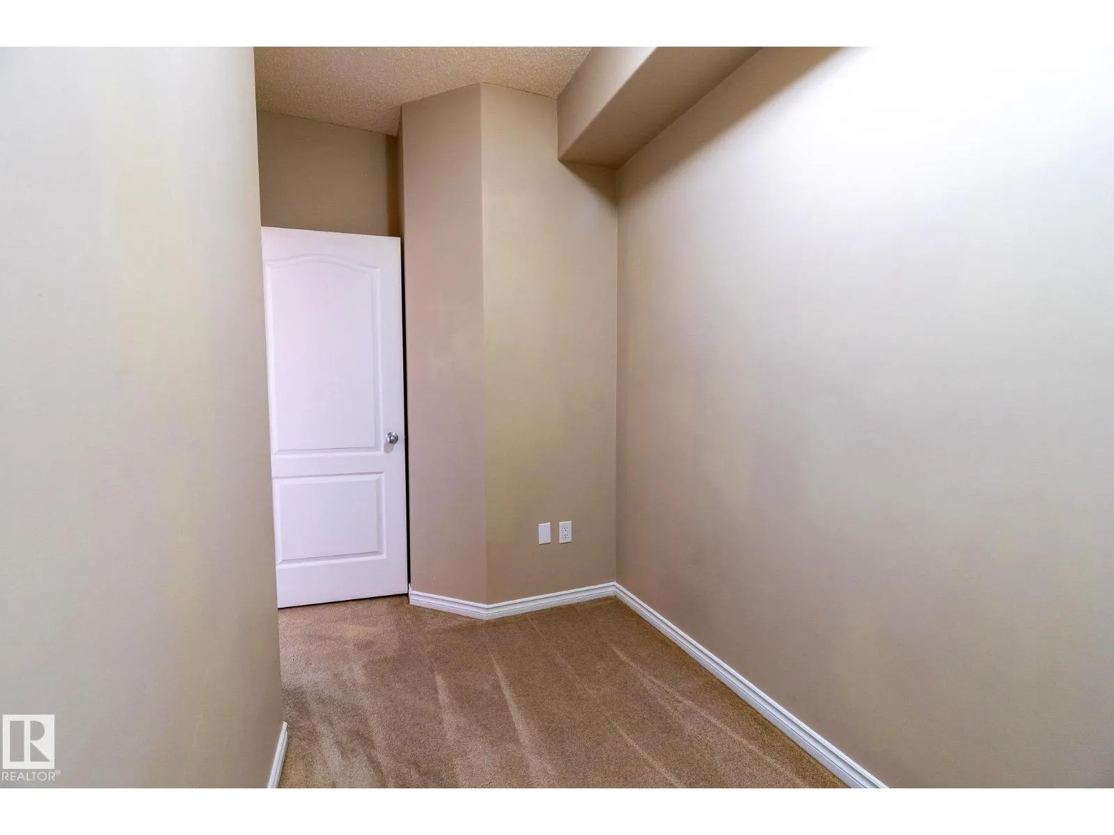 #118 16807 100 AV NW