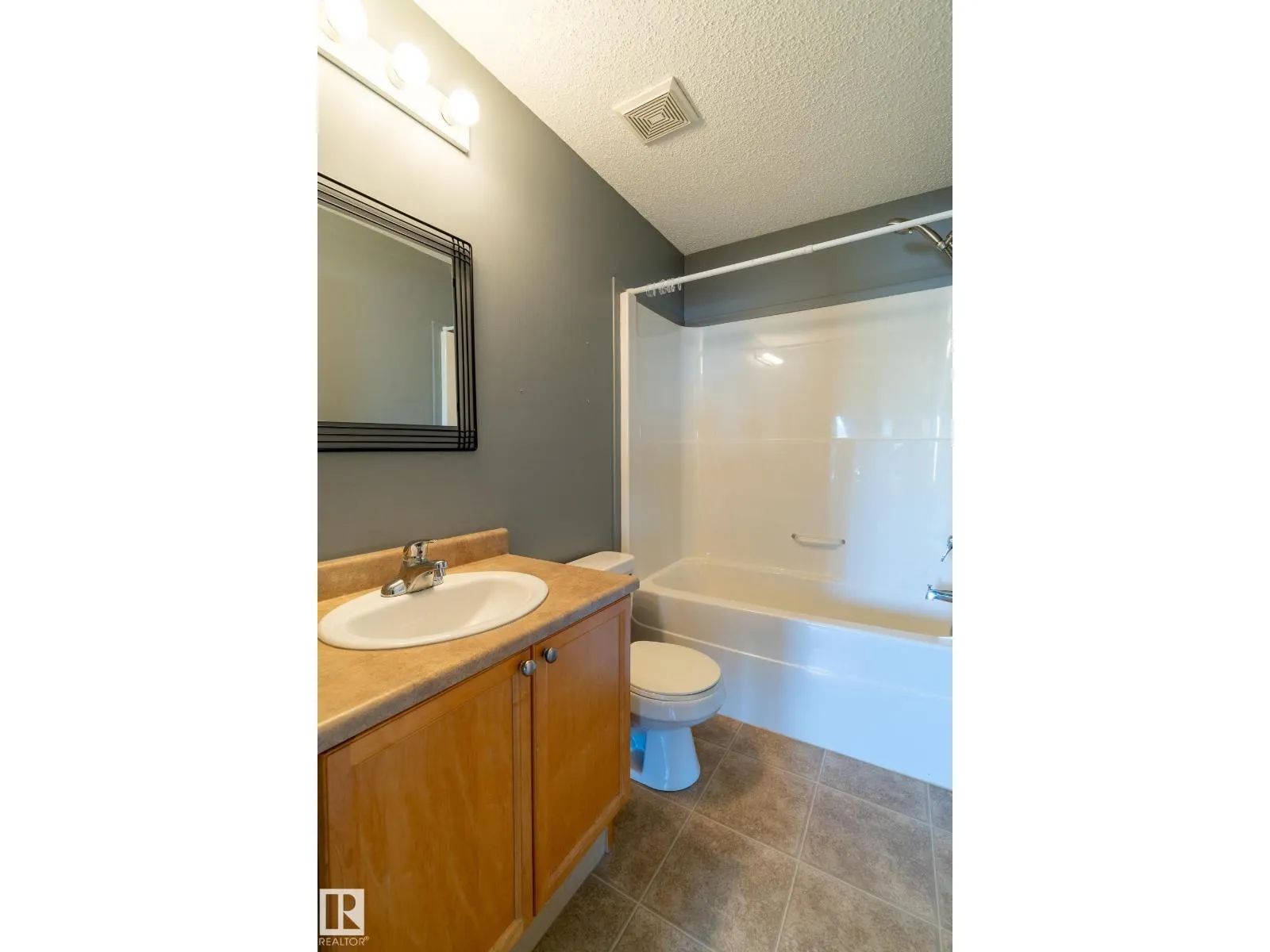 #118 16807 100 AV NW