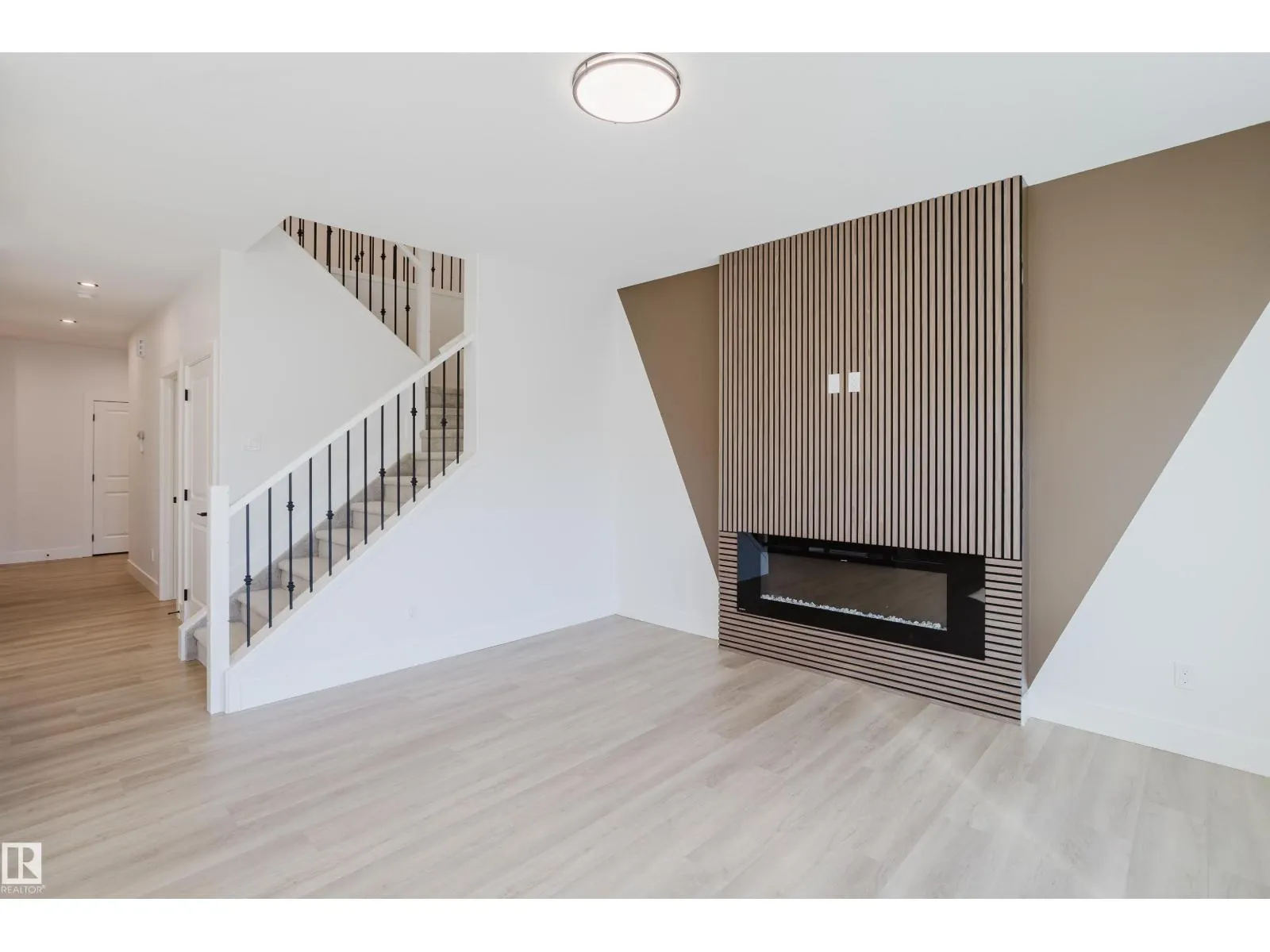284 Munn WY