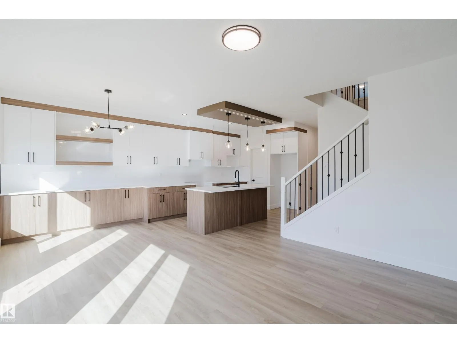 284 Munn WY