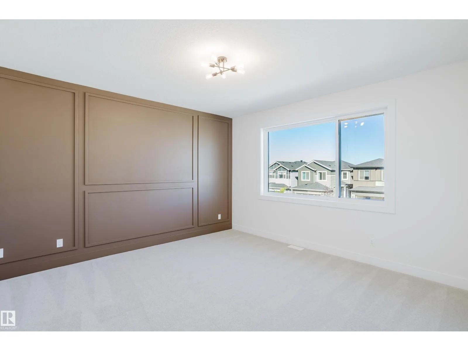 373 Bluff CV