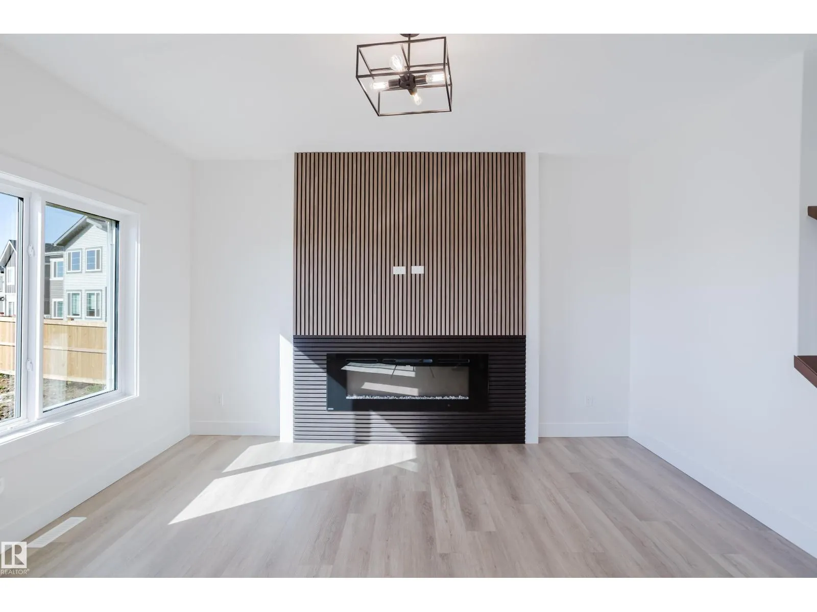 373 Bluff CV