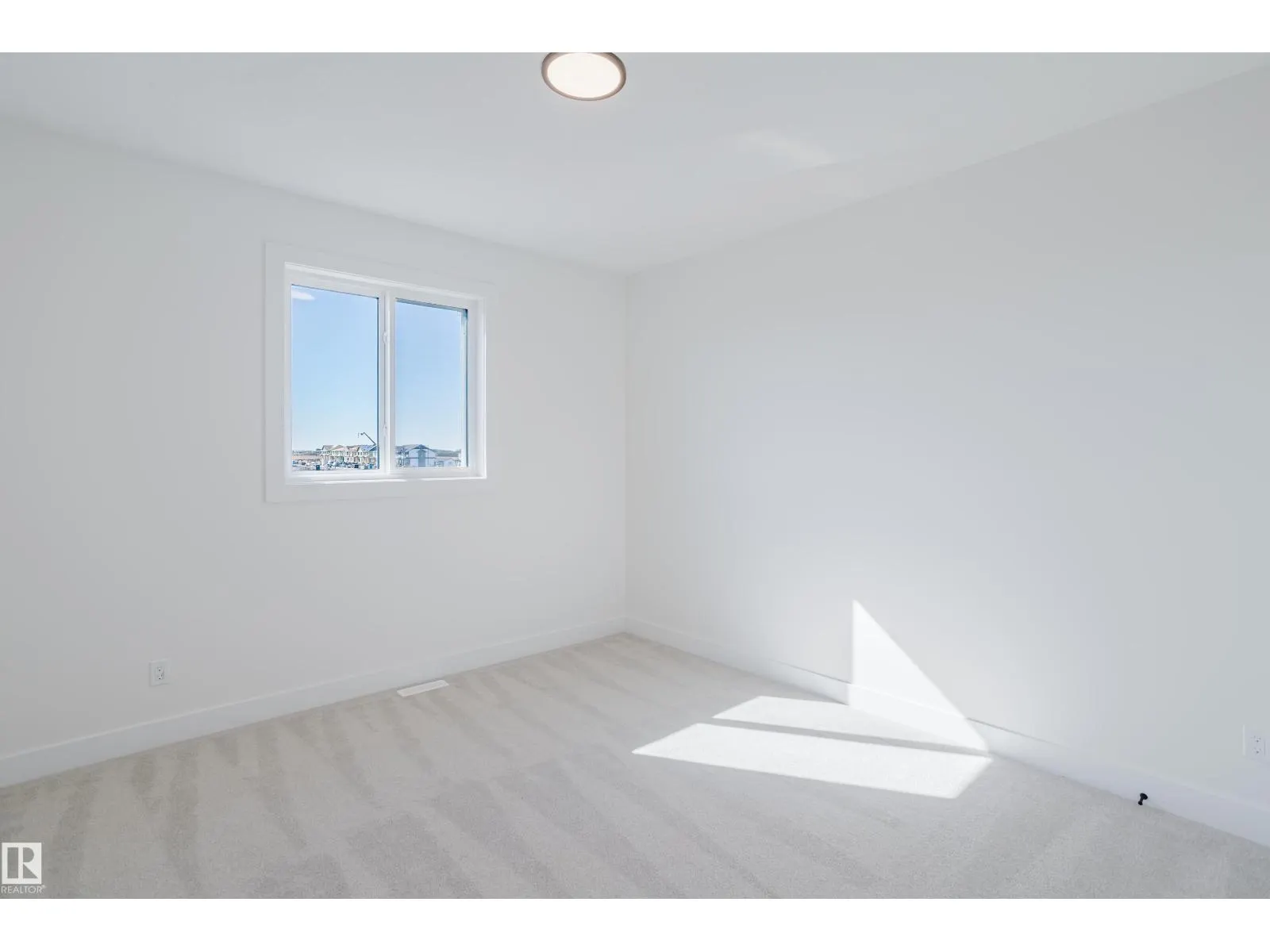 373 Bluff CV