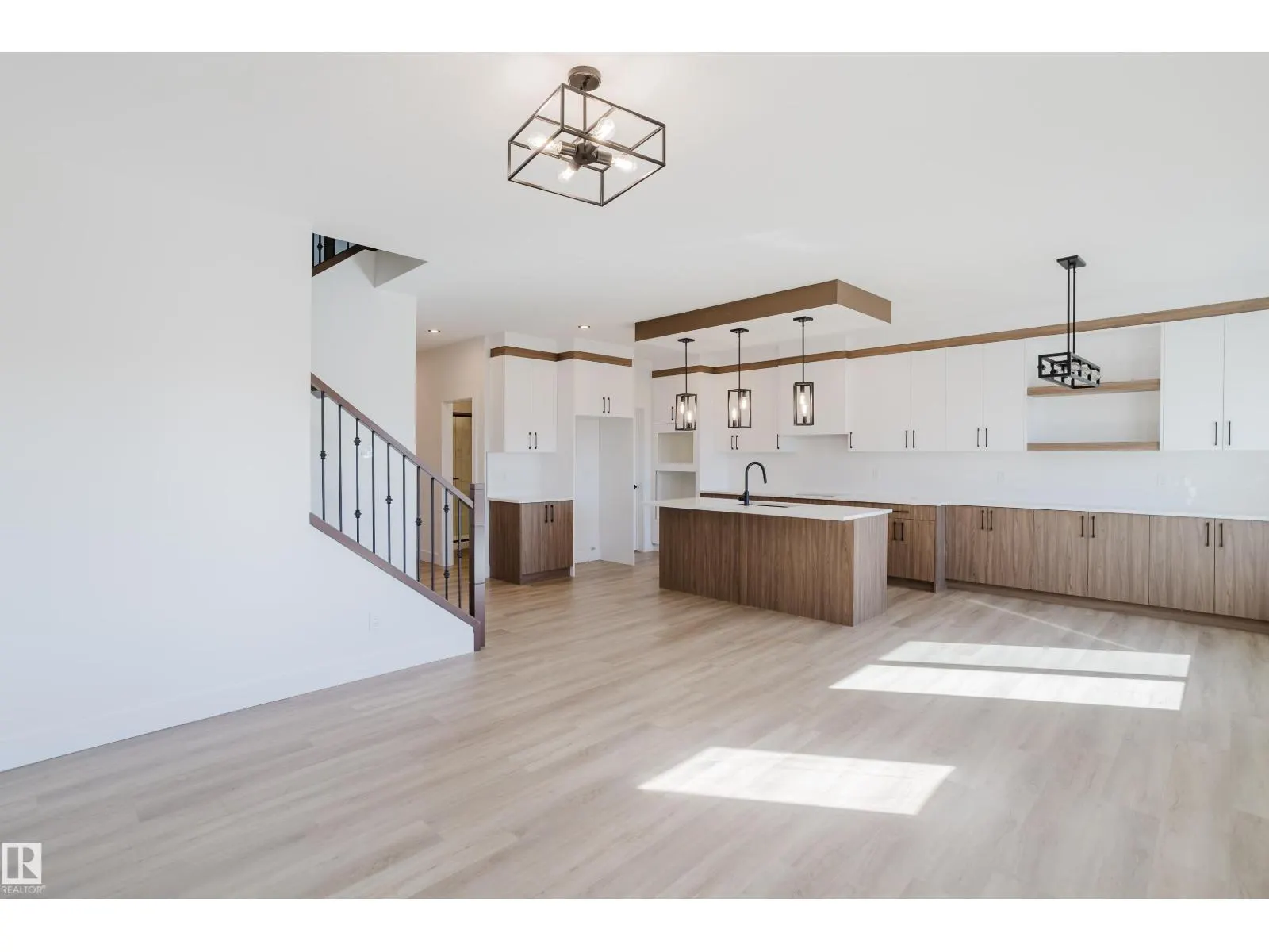 373 Bluff CV