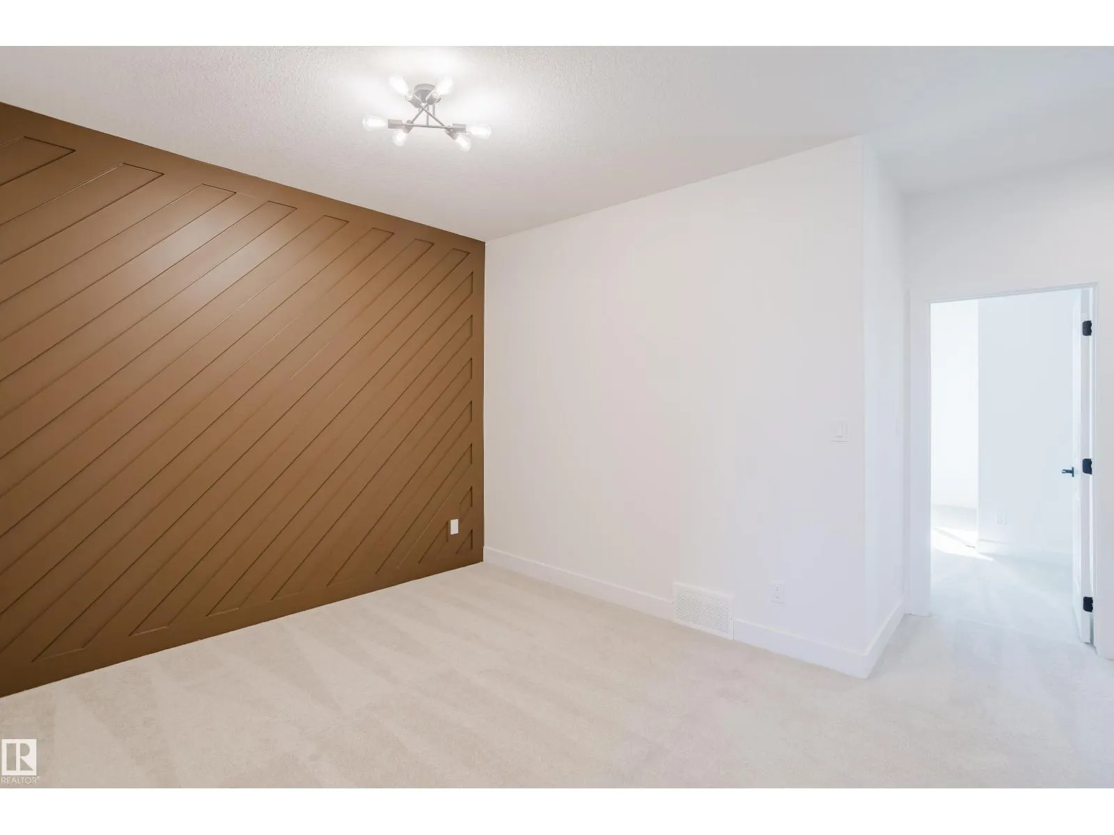 373 Bluff CV