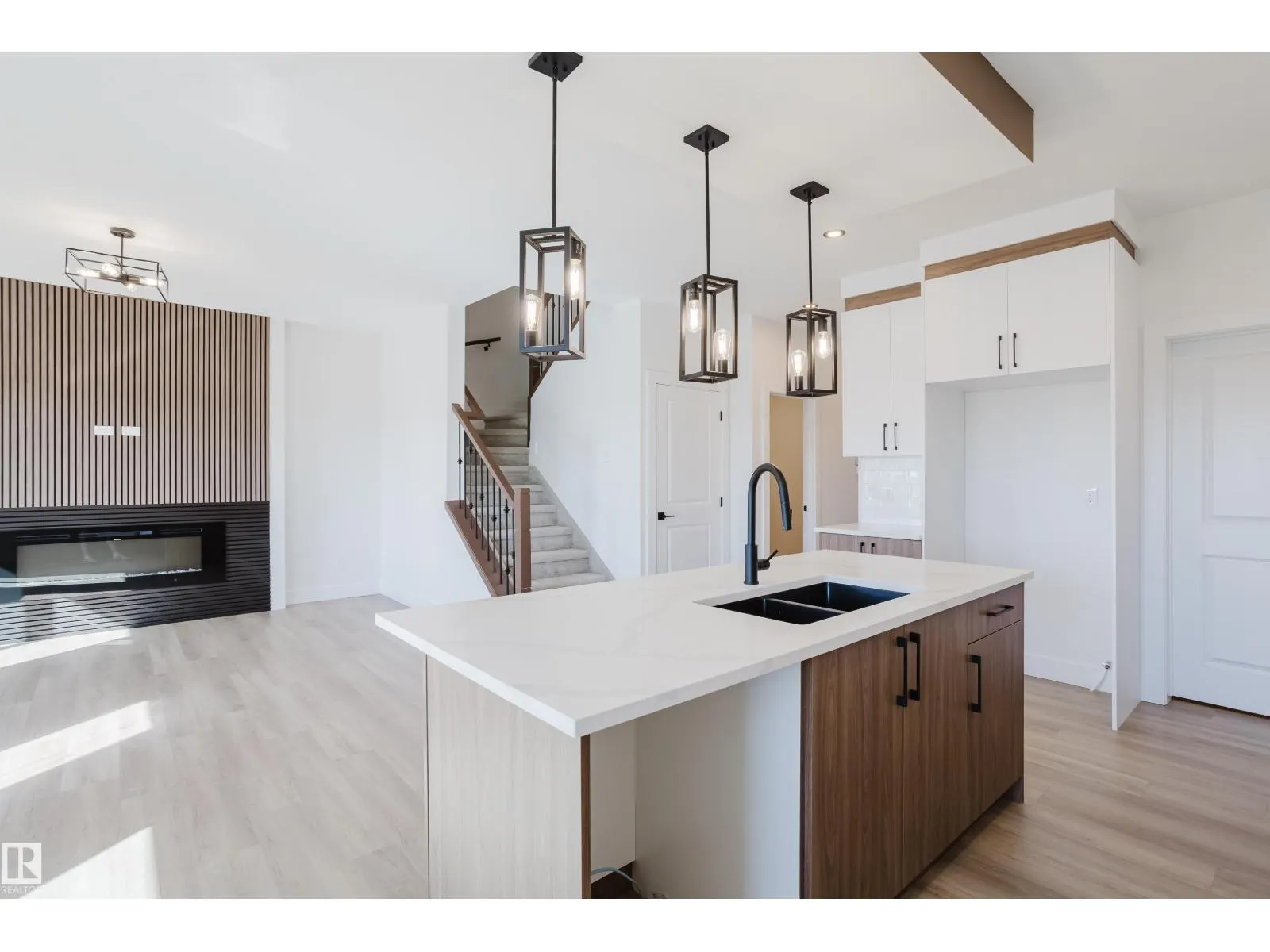 373 Bluff CV
