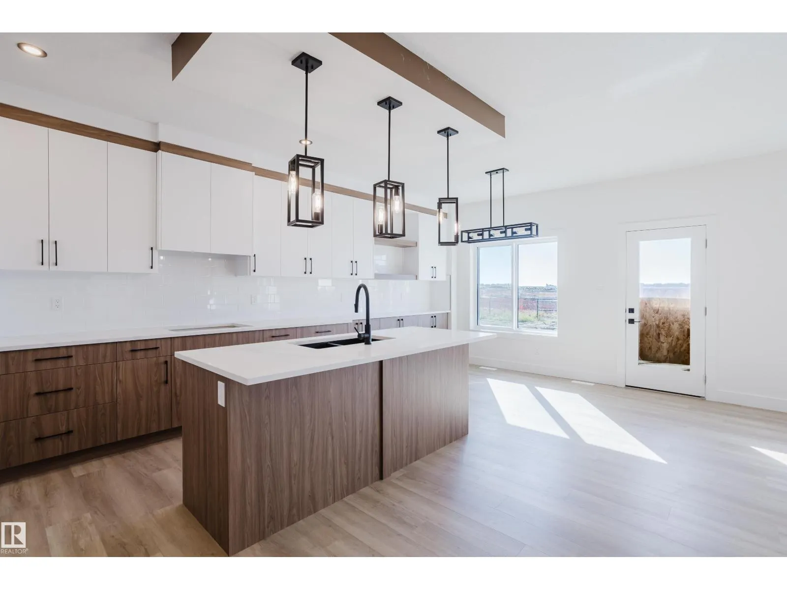 373 Bluff CV
