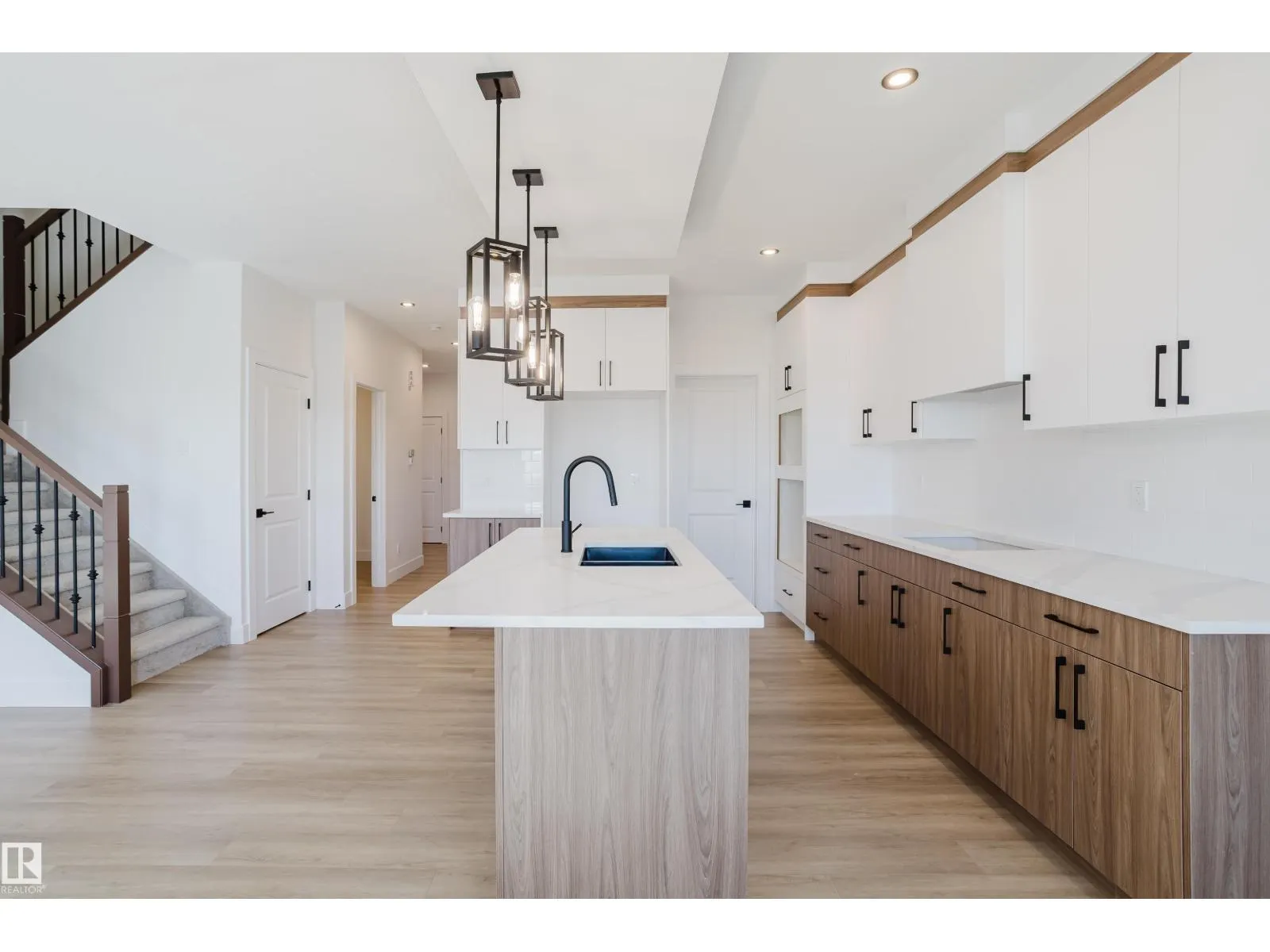373 Bluff CV