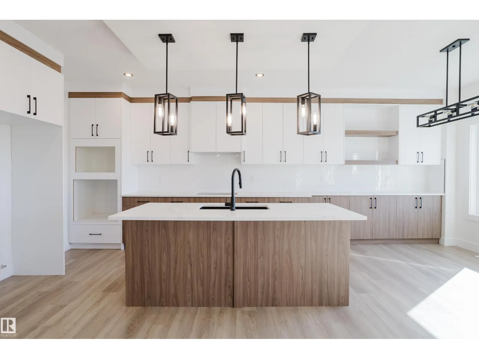 373 Bluff CV