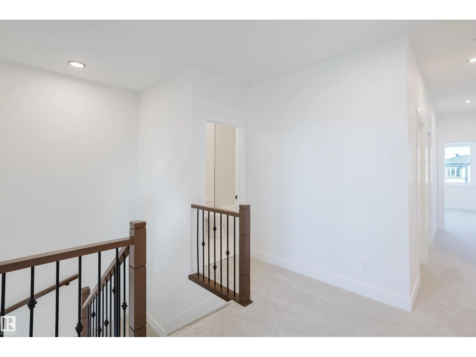 373 Bluff CV