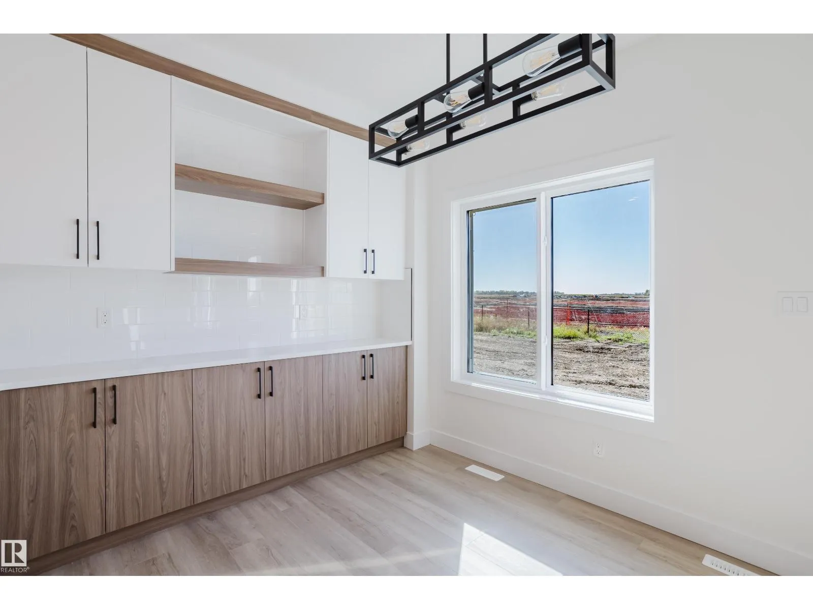 373 Bluff CV