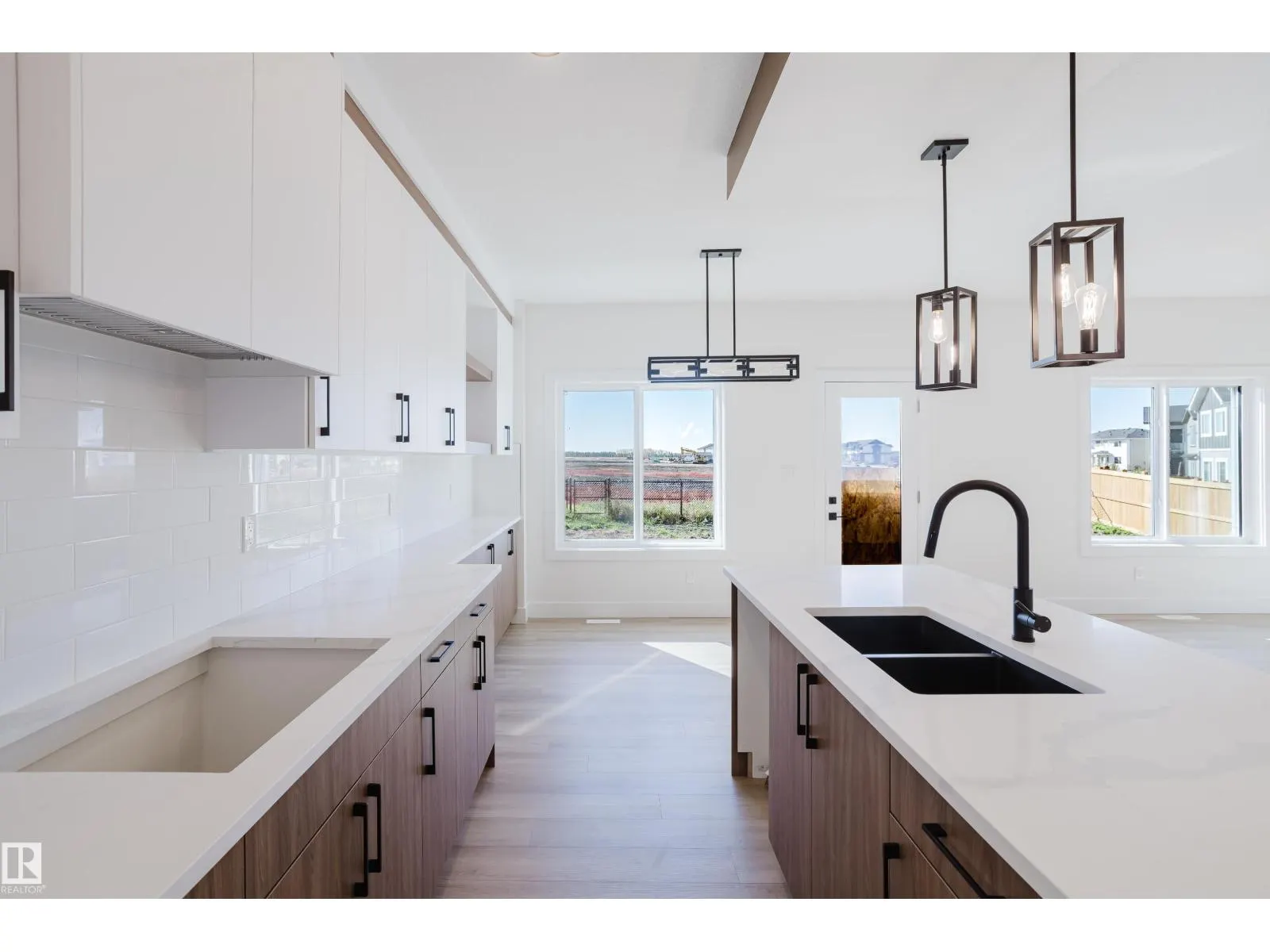 373 Bluff CV