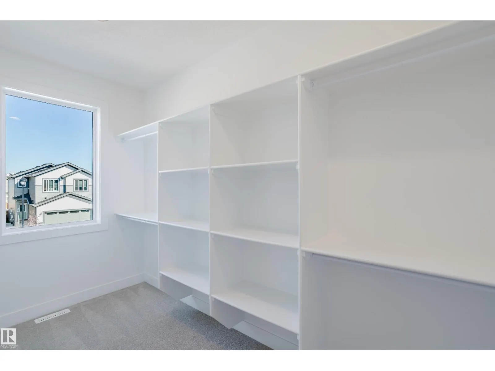 373 Bluff CV