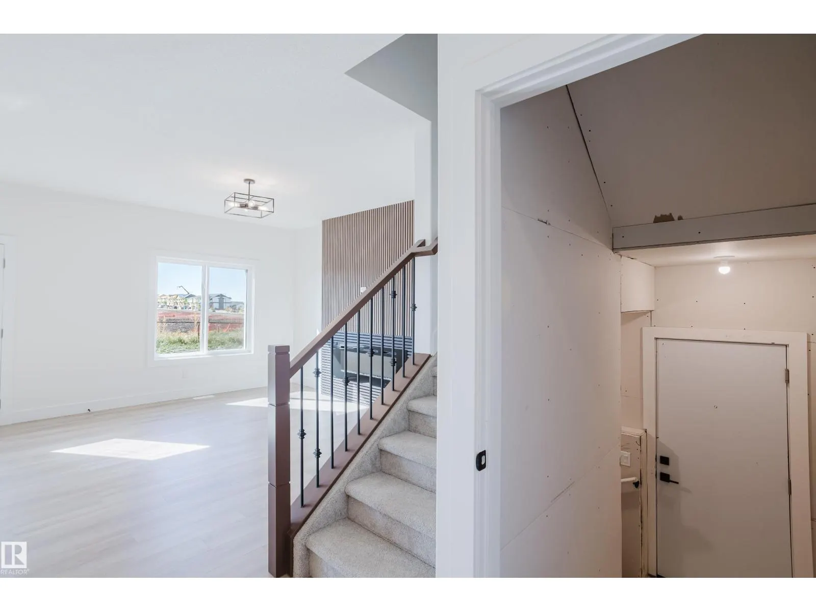 373 Bluff CV