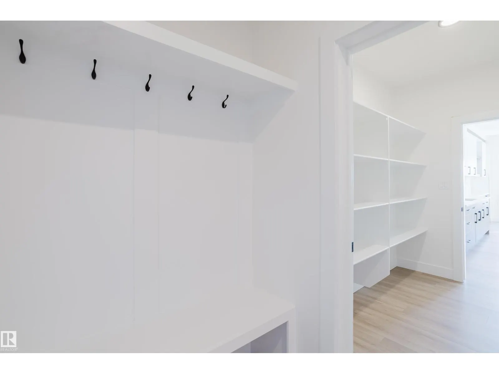 373 Bluff CV